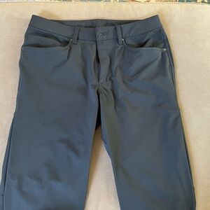 Lululemon Men’s ABC Pants Size 30
Dark grey pants VGUC